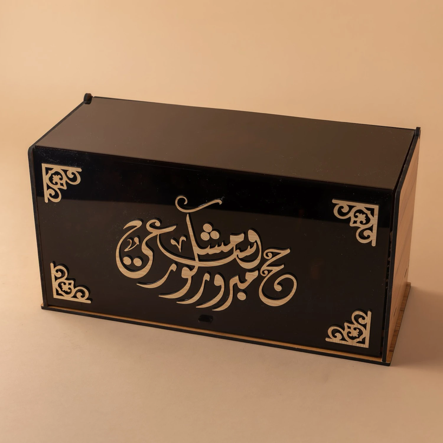 صندوق خشبي فاخر مزين بالزهور يحتوي على الشوكولاتة البلجيكية الفاخرة، عطر ، المعمول، مسك ، دهن العود، مرش ومبخر - الصورة 3